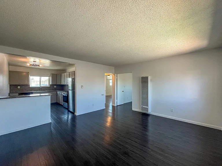 1335 Stanley Ave — Photo 5