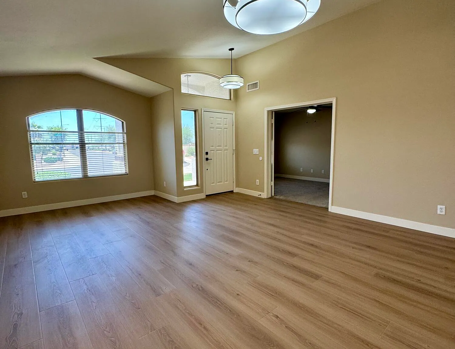4 bed, 2.0 bath, 2288 sqft, $2,700 — Photo 4
