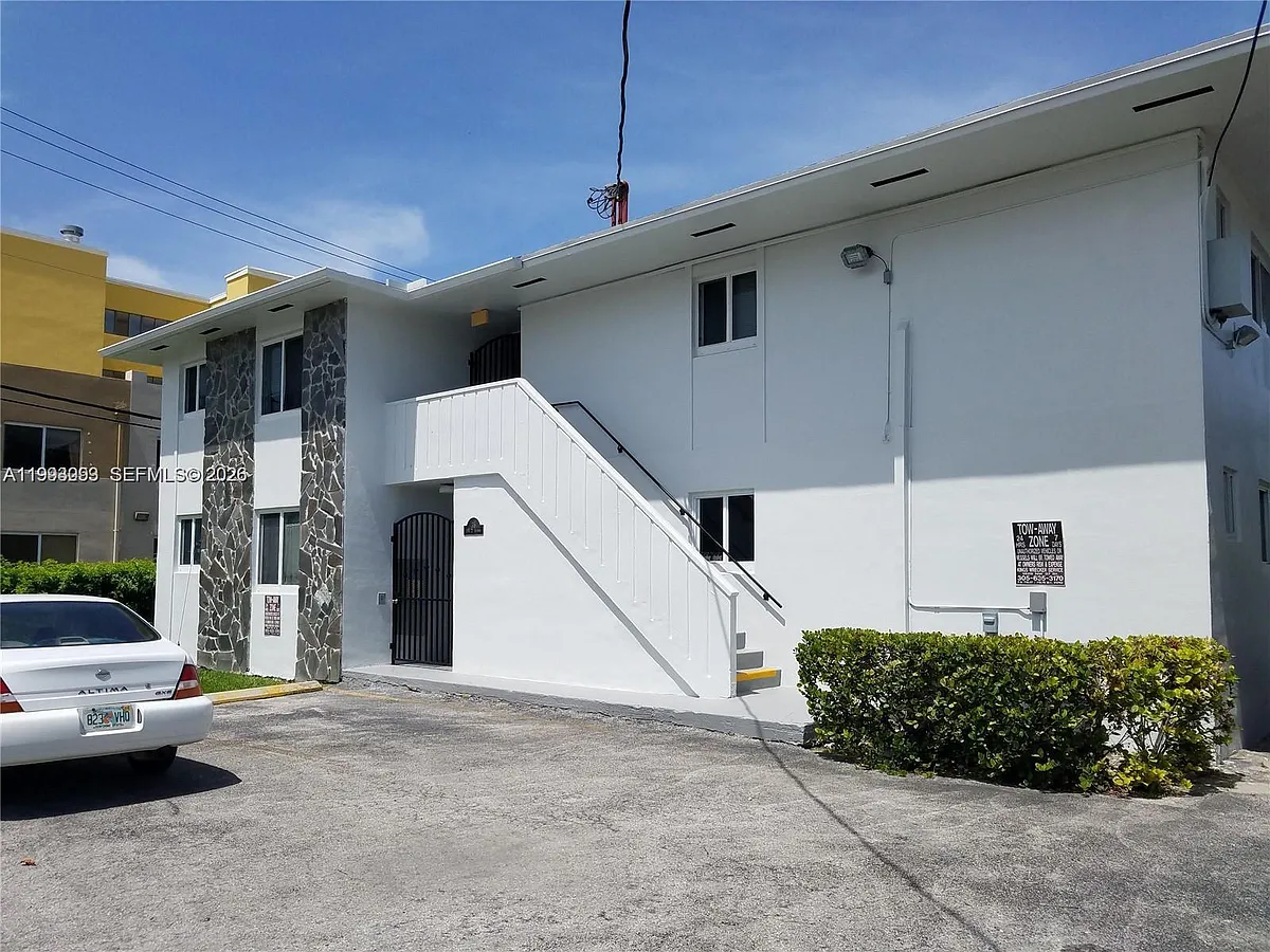 Building Photo - 35 SW 21st Ave #4