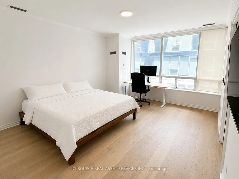 250 Wellington St W #Penthouse 40 — Photo 6