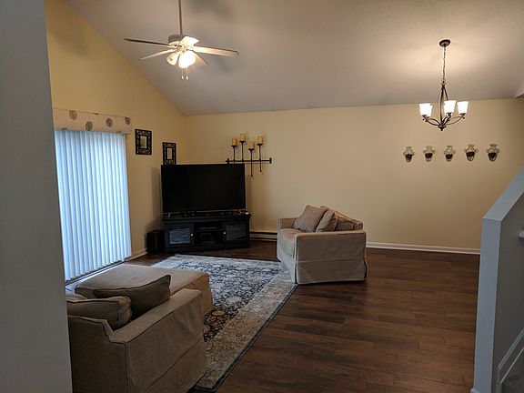 3rd image of 283 Westberry Cir