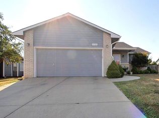 1721 N Wedgewood Ct, Mulvane, KS 67110