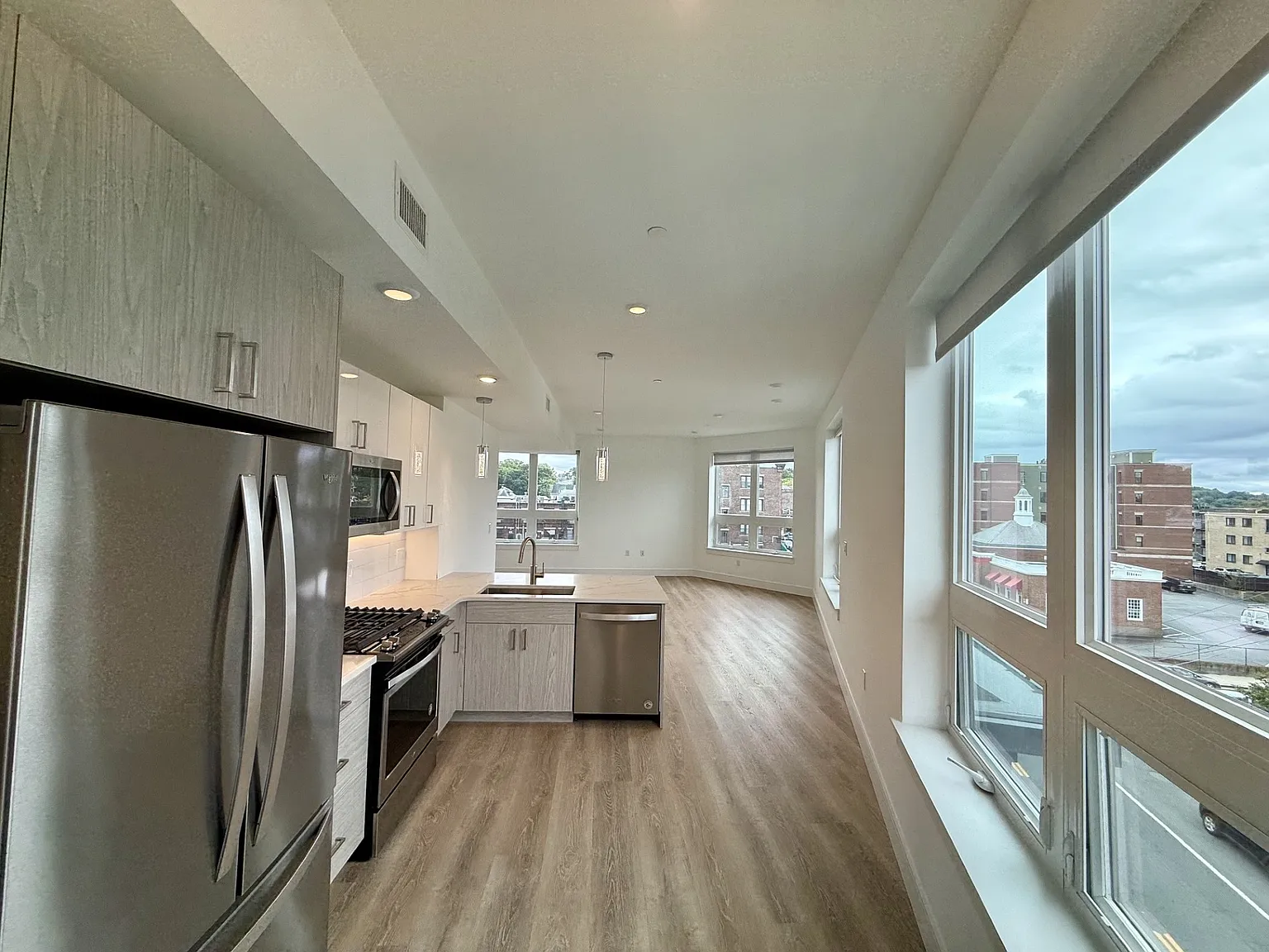2 bed, 1300 sqft, $3,950 — Photo 2