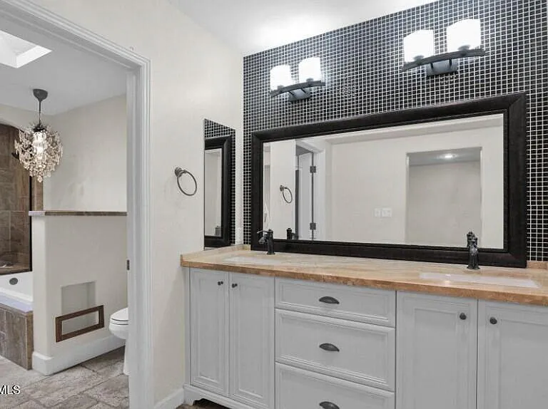 3229 E Clarendon Ave — Photo 9