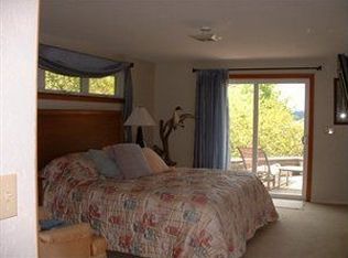 3617 Boston Harbor Rd NE, Olympia, WA 98506