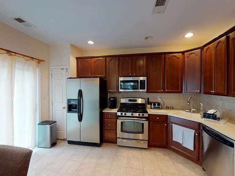 206 Concord Pl — Photo 13