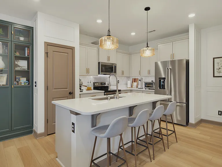 1517 Irving Hill Dr — Photo 9