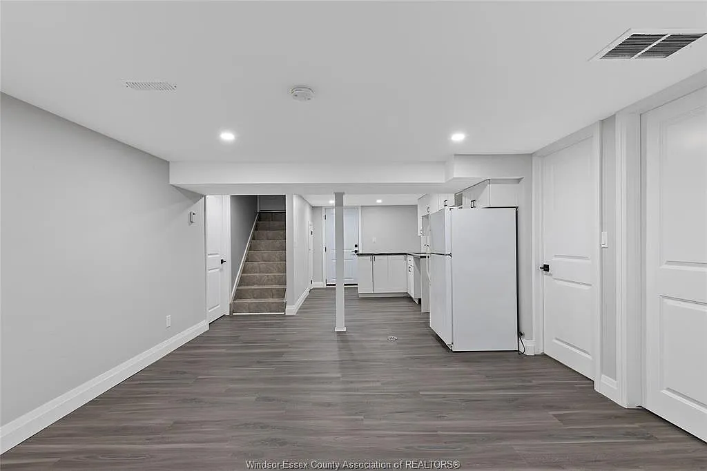 3 bed, $2,000 — Photo 4
