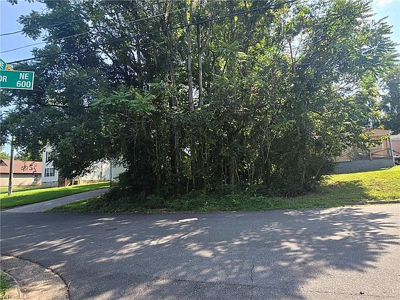 2nd image of 635 Glenbrook Dr