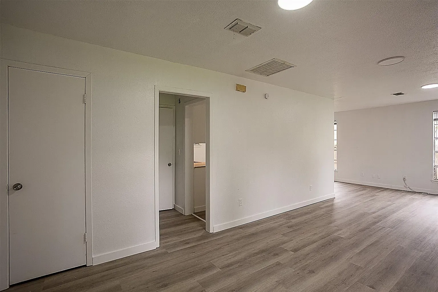 2 bed, 1128 sqft, $1,450 — Photo 3