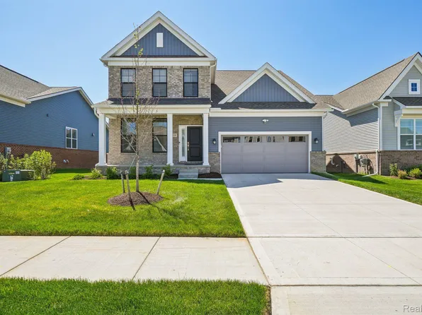 5534 Helmsdale Blvd, West Bloomfield, MI 48322
