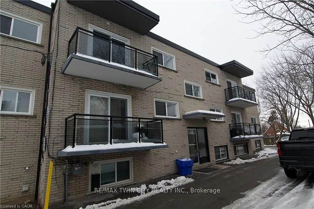 Building Photo - 122 6th Ave #304