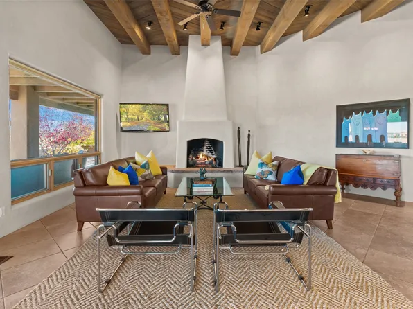 36 Paseo Aragon, Santa Fe, NM 87506