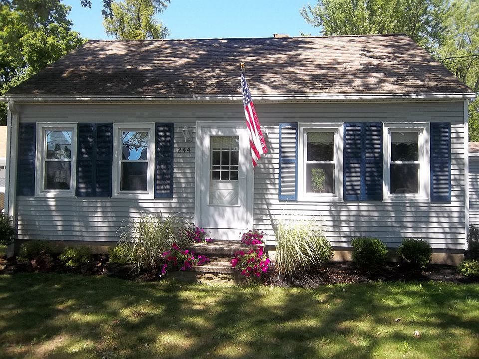 Front with storm door