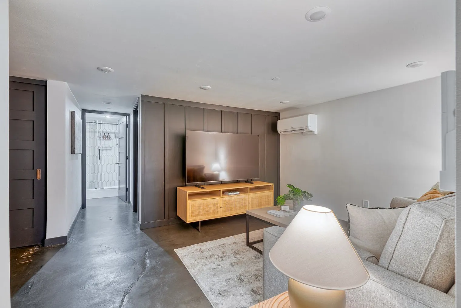 2 bed, 1.0 bath, 796 sqft, $3,819 — Photo 4