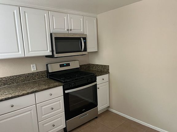 5th image of 800-806 S Park Hyde St