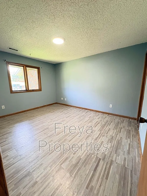 2 bed, 1.5 bath, $1,150 — Photo 3