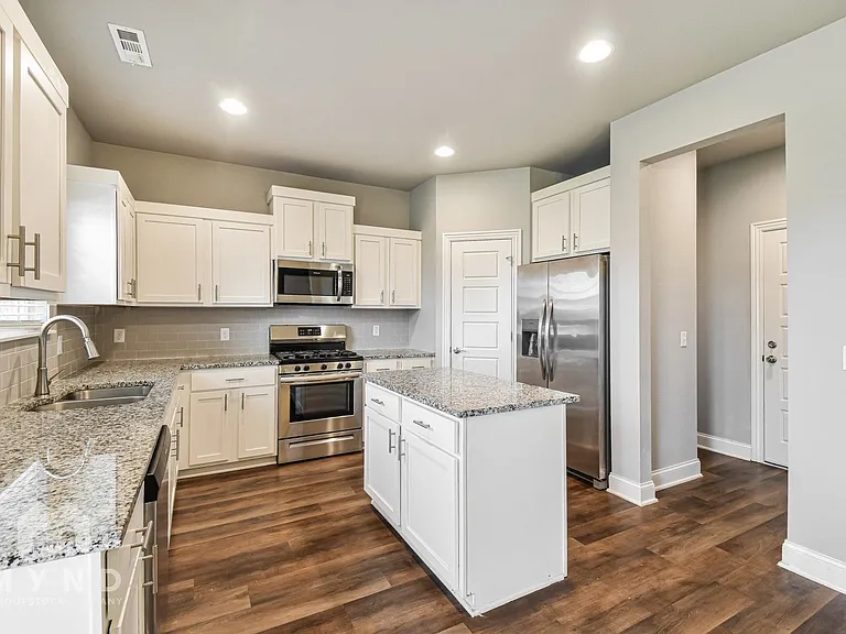 5903 SW Gentle Winds Ave — Photo 8