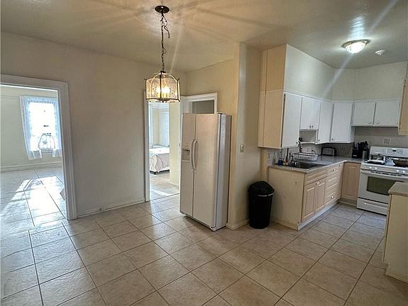 3rd image of 2922 Barnes Avenue #6E
