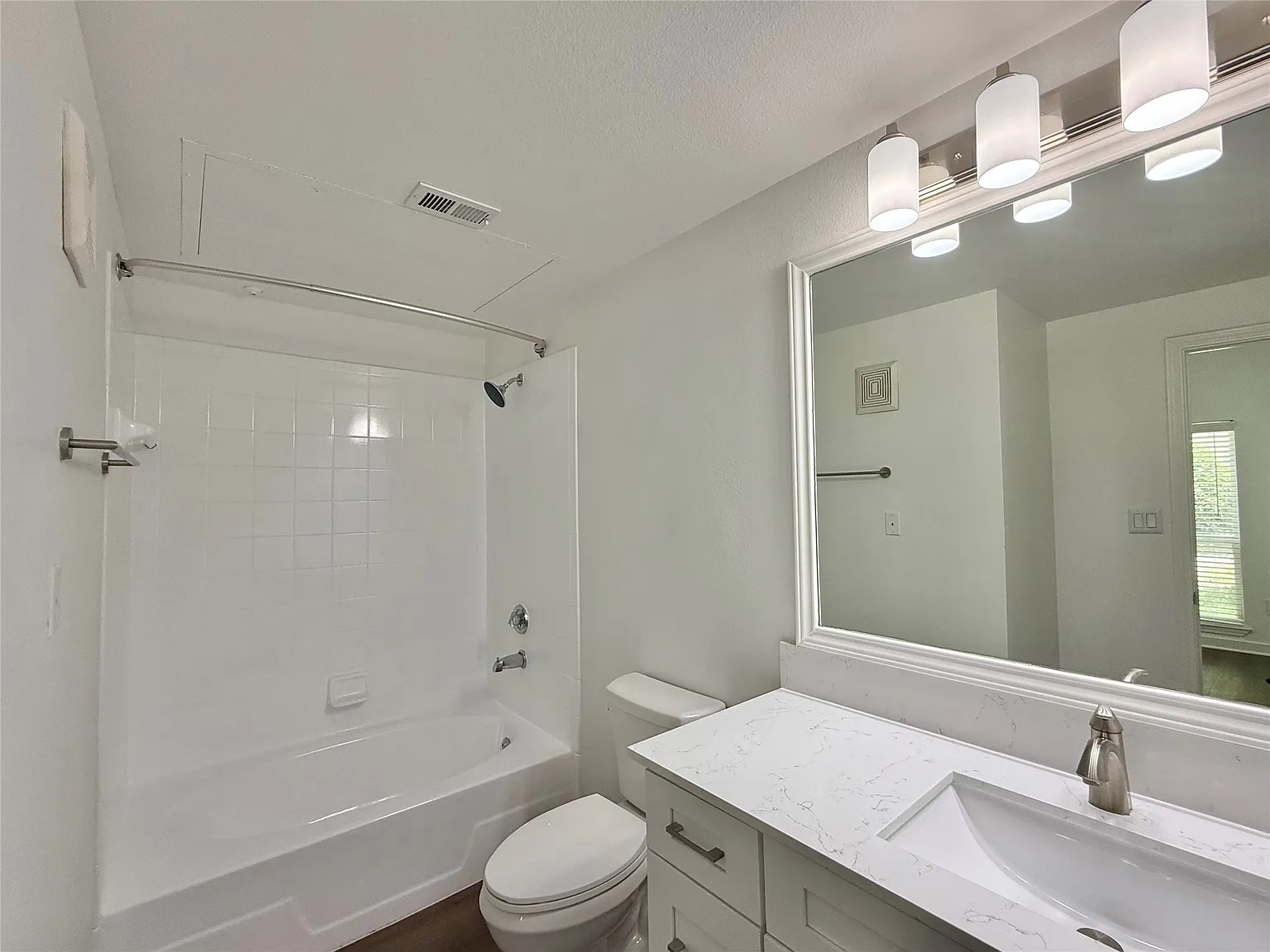 3 bed, 3.5 bath, 1518 sqft, $2,929 — Photo 4