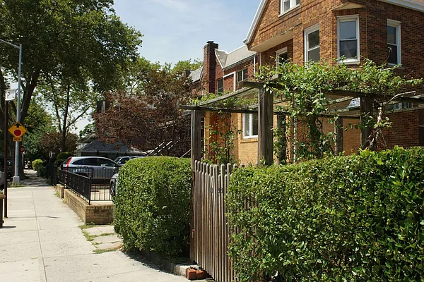 Rented by Norman Raindel, LREB | media 84