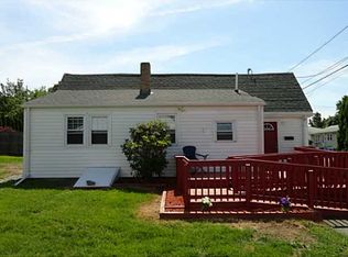 51 Old Oak Ave, Cranston, RI 02920