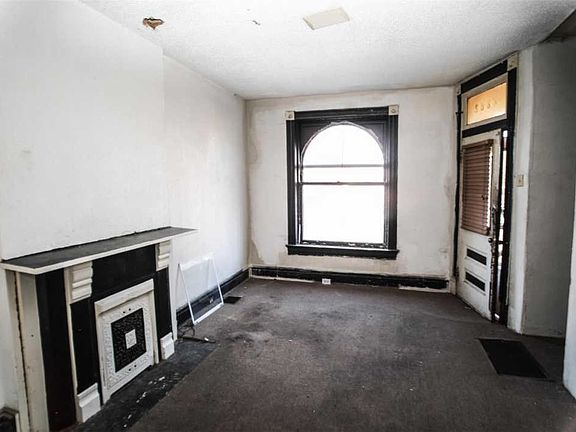 3rd image of 4250 Swan Ave