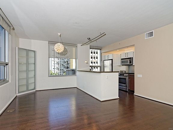 5th image of 321 10th Ave Unit 402