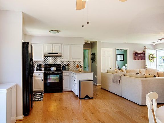 4th image of 406 Pond Dr
