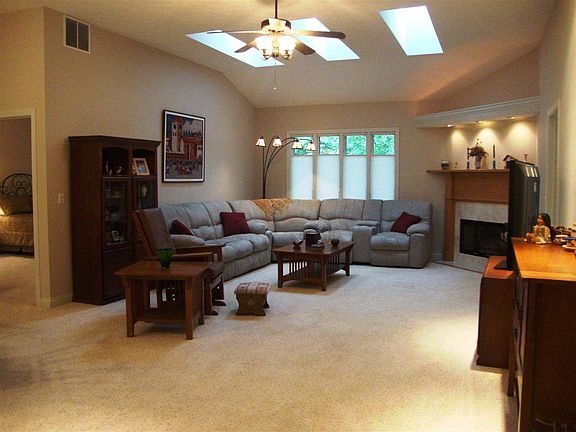 2nd image of 1727 Mill Pond Ln