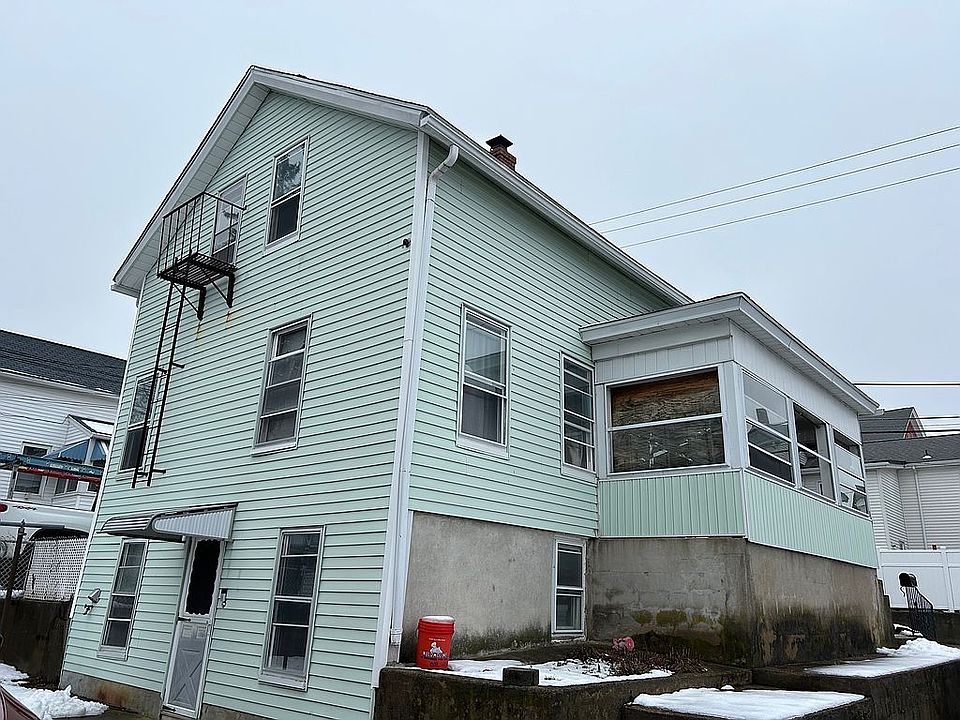 2nd image of 10 Pacific St