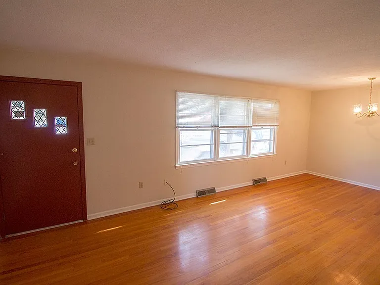 1207 White Oak Ln — Photo 12