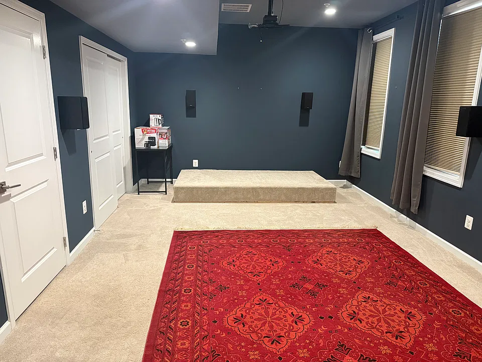 22515 Naugatuck Sq