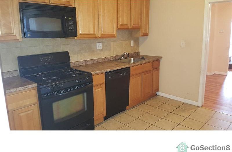 2nd image of 5529 Pemberton St