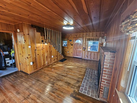 4th image of 682 Cedar Ln