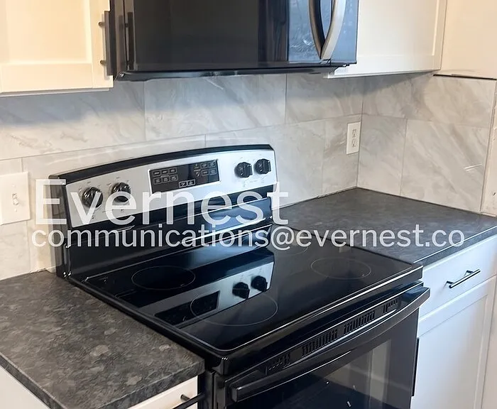 2730 Elliott Ave — Photo 2