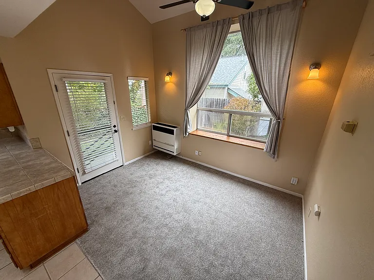 458 Islay St #A — Photo 3