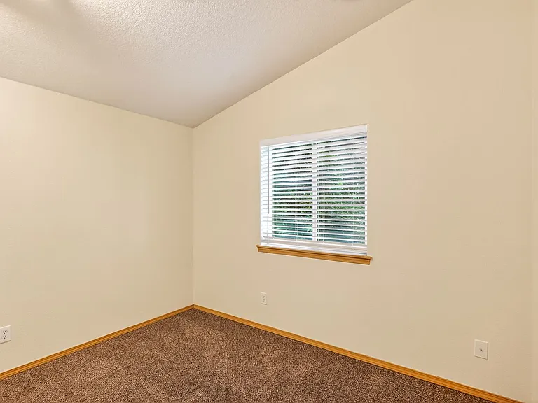 4837 NE 102nd Ave — Photo 14