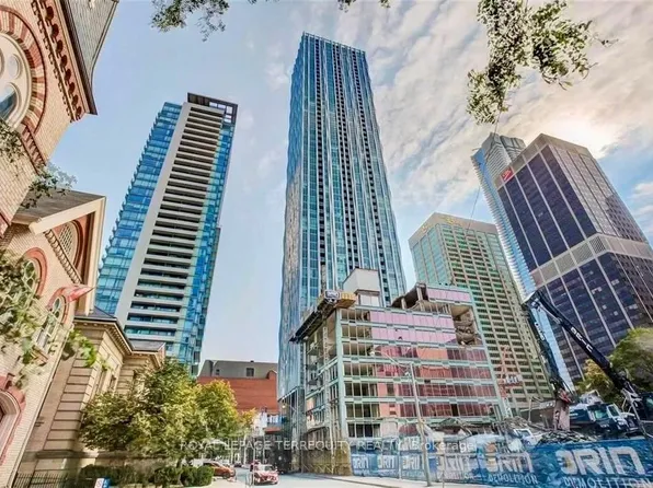 1 Yorkville Ave #4202, Toronto, ON M4W