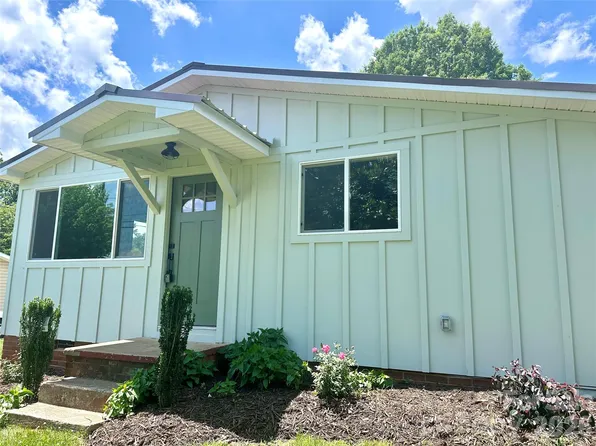 908 E 1st St, Newton, NC 28658
