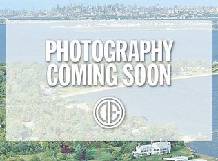 29 Oakdale Rd, Centerport, NY 11721