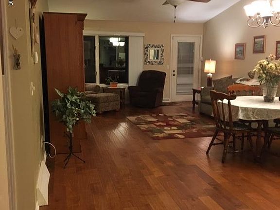 5th image of 4769 Rockvalley Dr NE
