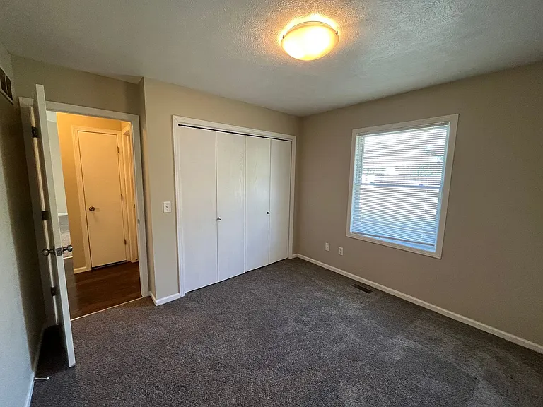 420 W Saunders Ave — Photo 7