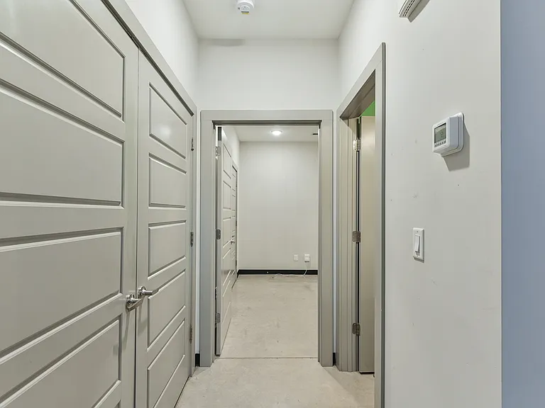 703 Lyndon Ln — Photo 12