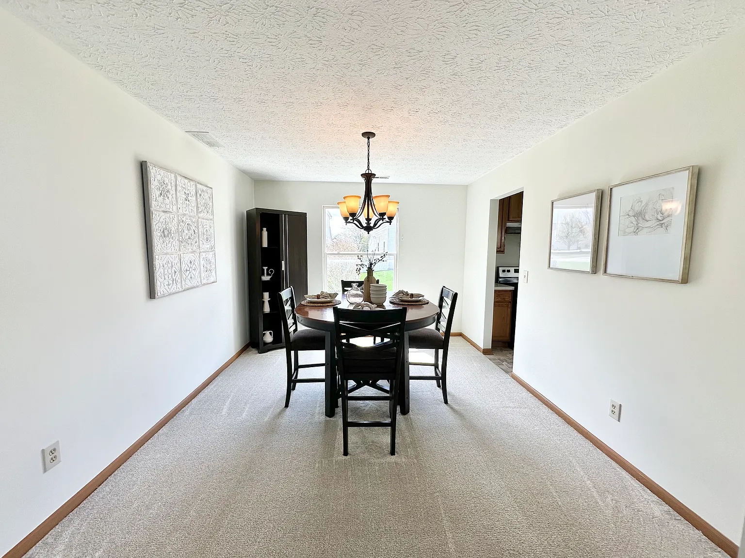 4 bed, 2.5 bath, 2042 sqft, $2,600 — Photo 3