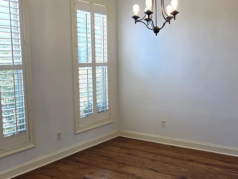 102 Oak Meadow Ct — Photo 4