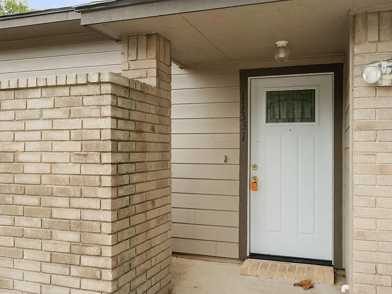11331 Two Wells Dr — Photo 2
