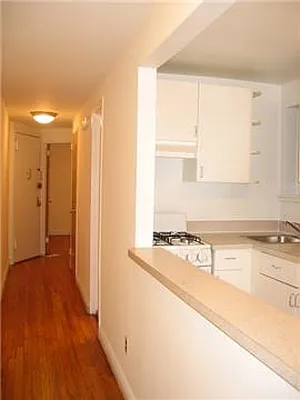 Rented by City Connections Realty | media 27