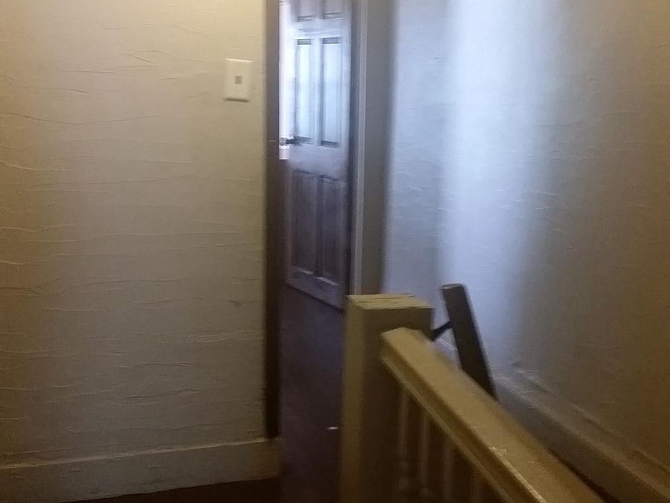 2nd image of 711 W Market St #2