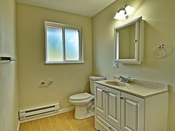 5th image of 10602 123rd St Ct E